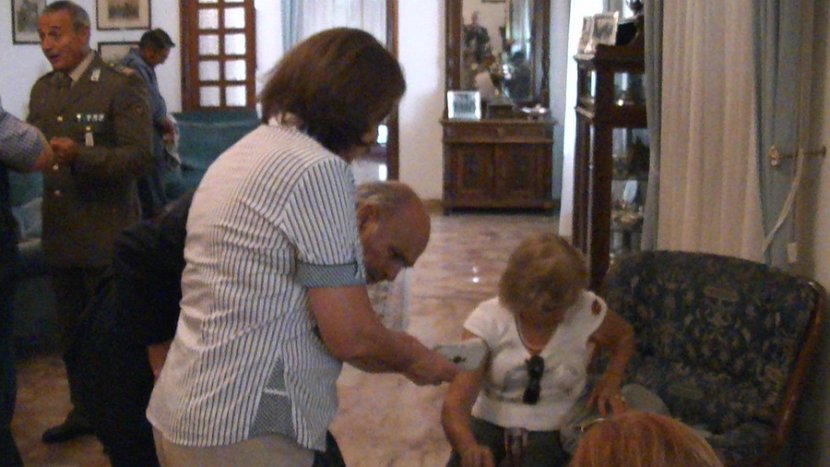 2° raduno a Salerno dal 28 al 29 settembre 2012 - foto...052 - brindisi con spuntino